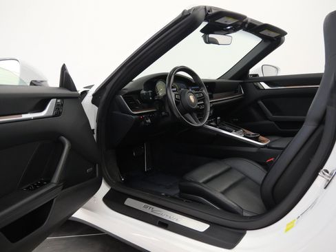 Used 2020 Porsche 911 Carrera image 22
