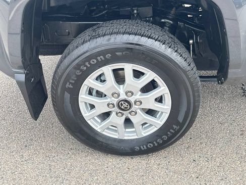 Used 2025 Toyota Tacoma SR5 w/ SR5 Upgrade Package AWD/4WD image 40