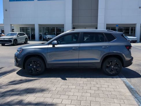 New 2026 Volkswagen Taos SE FWD image 6