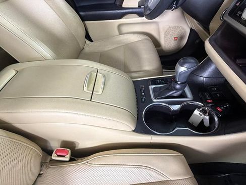 Used 2019 Toyota Highlander Limited FWD image 39