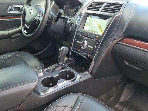 Used 2018 Ford Explorer Platinum AWD/4WD image 12