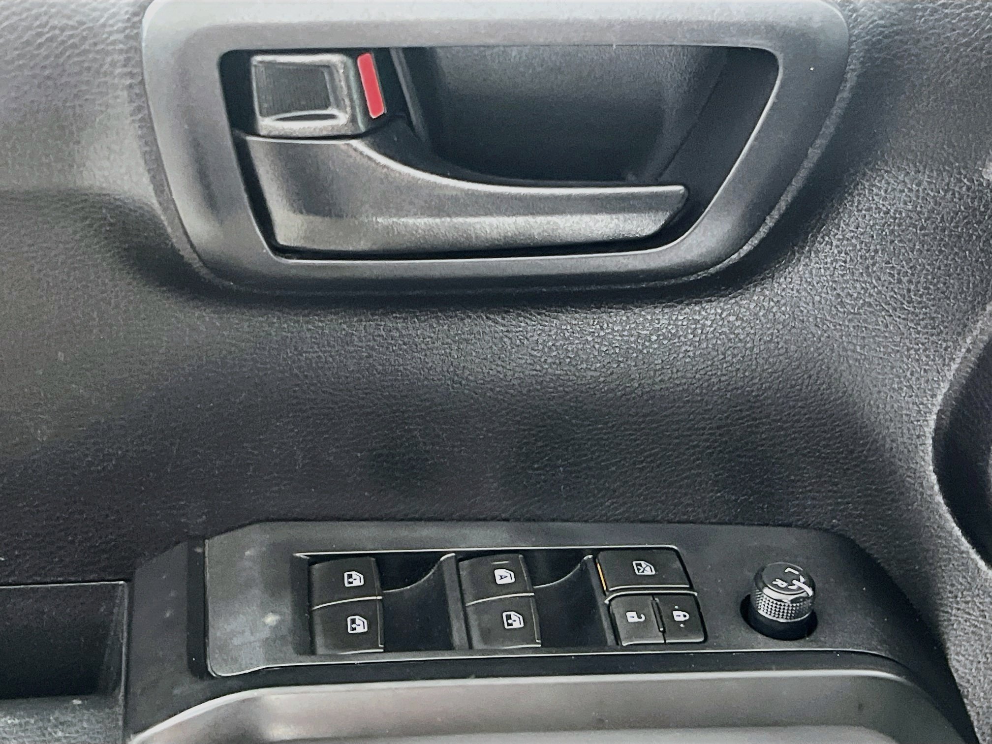 Used 2019 Toyota Tacoma SR w/ SR Convenience Package AWD/4WD image 16