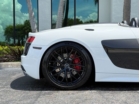Used 2017 Audi R8 V10 w/ Carbon Exterior Package AWD/4WD image 4