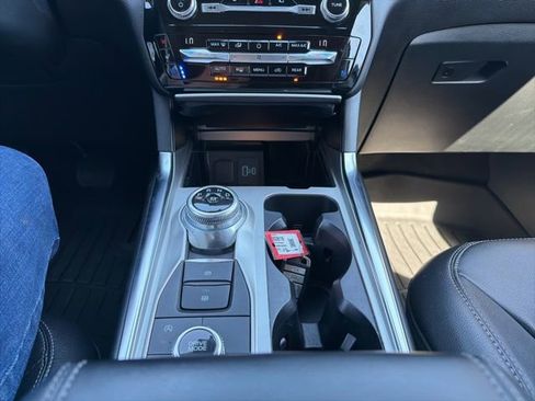 Used 2021 Ford Explorer Limited w/ Equipment Group 301A AWD/4WD image 19