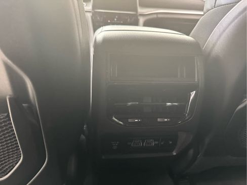 Used 2024 Jeep Grand Cherokee Limited w/ MOPAR Finishing Package AWD/4WD image 18