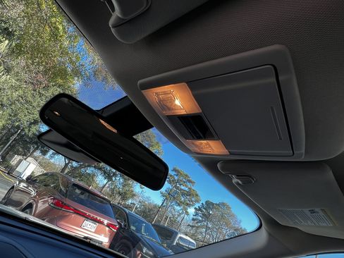 Used 2017 Ford Explorer Platinum image 29