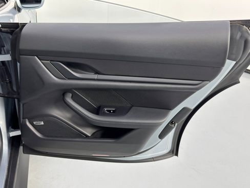 Used 2021 Porsche Taycan image 44