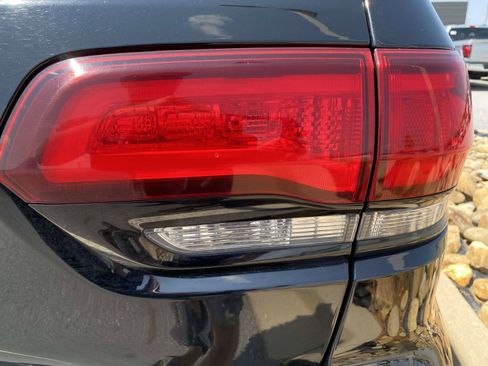 Used 2021 Jeep Grand Cherokee Laredo X RWD image 10