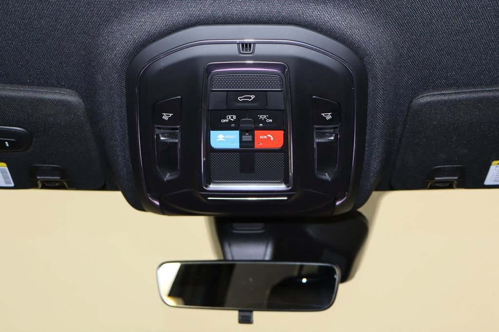Used 2025 Jeep Grand Cherokee Limited AWD/4WD image 27