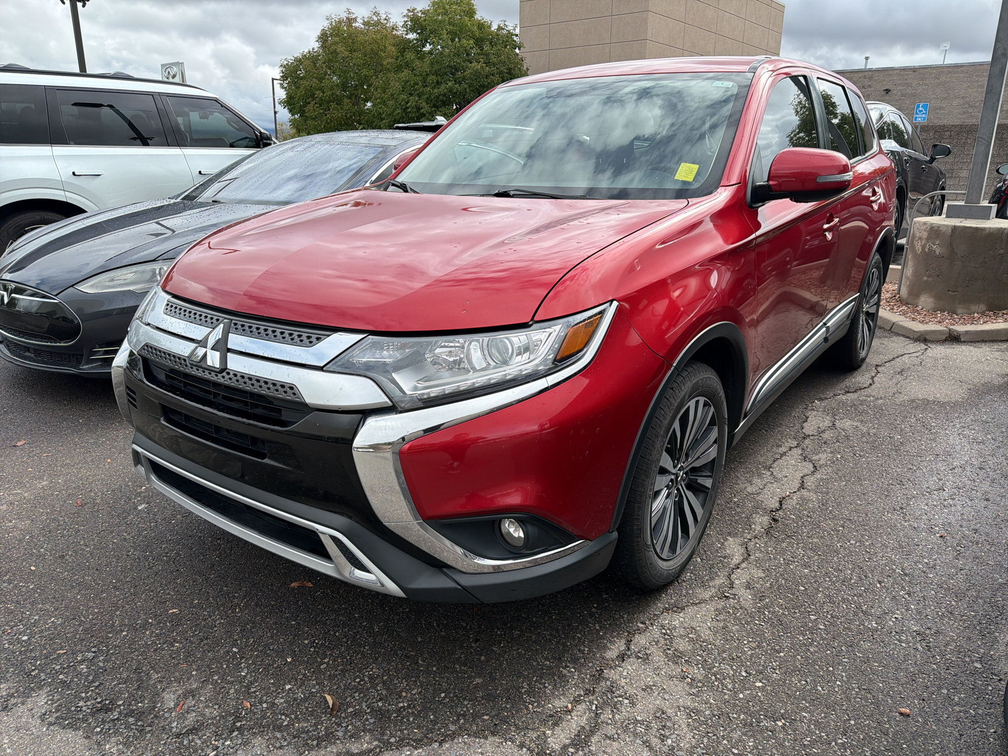 Used 2019 Mitsubishi Outlander SE AWD/4WD image 1