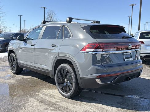 New 2026 Volkswagen Atlas Cross Sport SE image 3