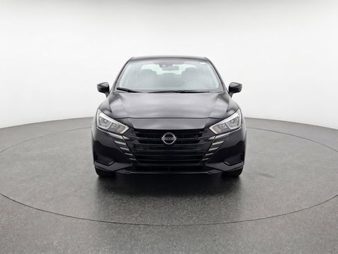Used 2025 Nissan Versa SV image 2