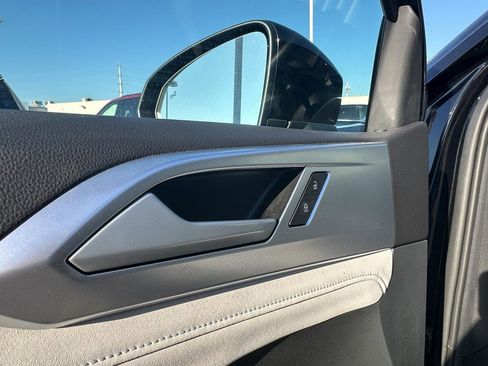 Used 2025 Volkswagen Taos SE w/ Panoramic Sunroof Package image 21
