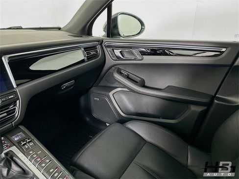 Used 2021 Porsche Macan S image 17
