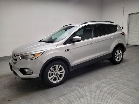 Used 2018 Ford Escape SE FWD image 2