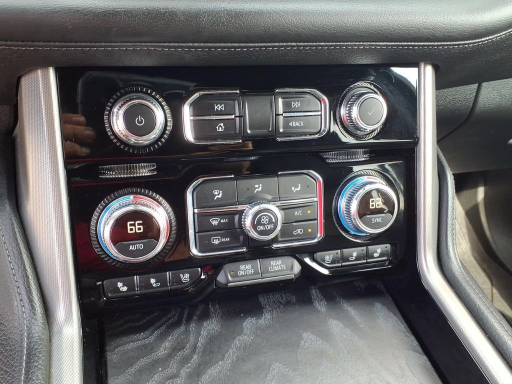 Used 2021 GMC Yukon XL Denali w/ Denali Premium Package AWD/4WD image 25