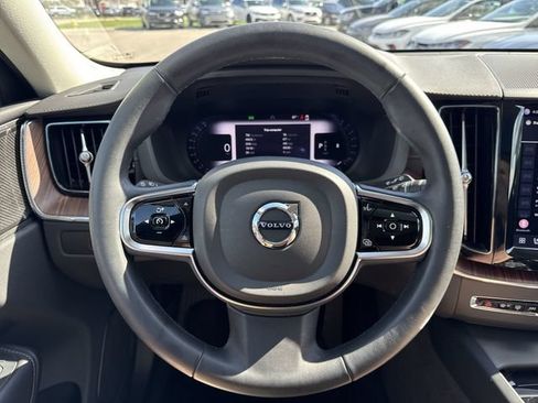 Used 2024 Volvo XC60 B5 Ultimate w/ Protection Package Premier AWD/4WD image 17