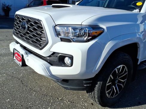 Used 2022 Toyota Tacoma TRD Sport image 8