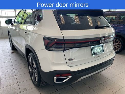 Used 2025 Volkswagen Taos SE AWD/4WD image 13