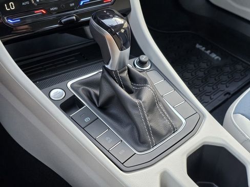 New 2026 Volkswagen Jetta SE FWD image 16