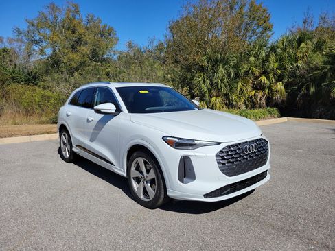 New 2025 Audi Q5 Prestige image 1