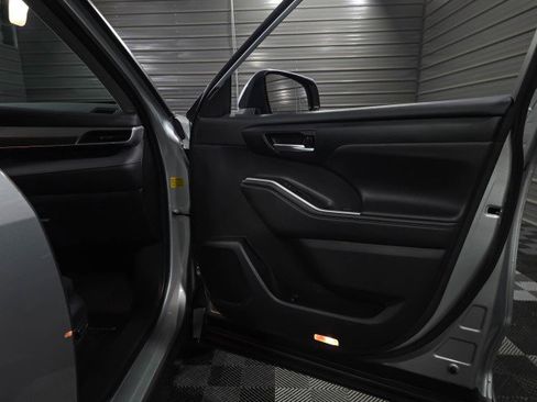 Used 2022 Toyota Highlander XLE image 33