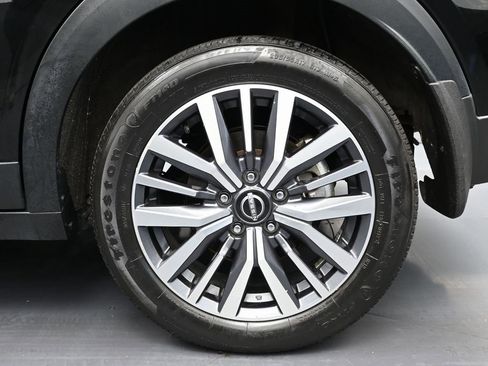 Used 2023 Nissan Kicks SV image 12