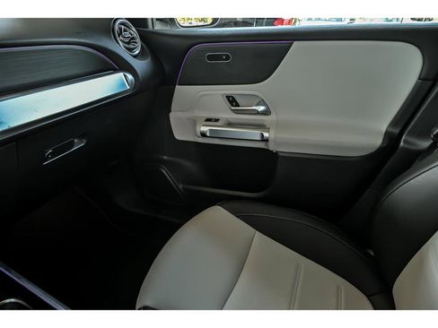 Used 2022 Mercedes-Benz GLB 250 4MATIC image 22