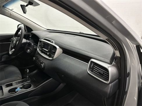 Used 2018 Kia Sorento L image 27