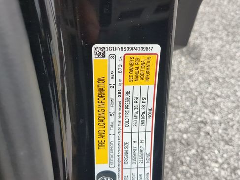 Used 2023 Chevrolet Bolt EUV LT w/ Convenience Package image 28