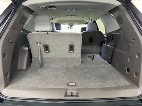 Used 2020 Chevrolet Traverse LT image 35