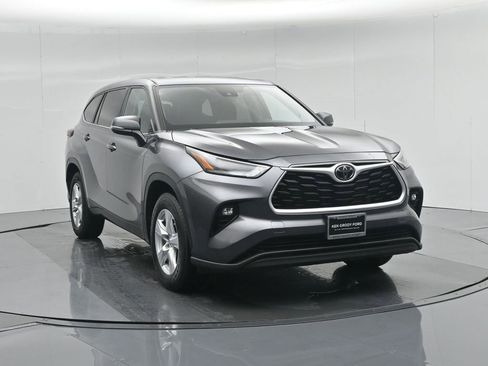 Used 2024 Toyota Highlander LE image 63