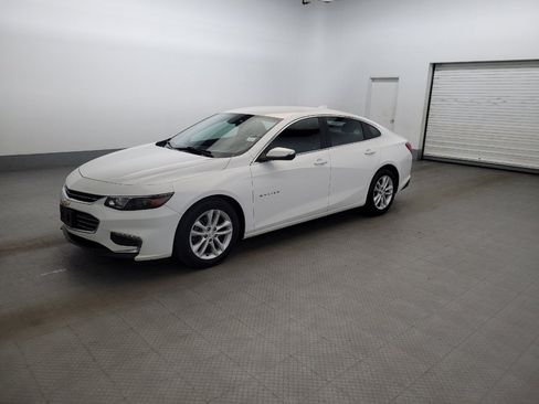 Used 2018 Chevrolet Malibu LT FWD image 2