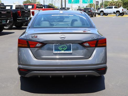 Used 2024 Nissan Altima 2.5 SV FWD image 8
