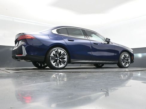 New 2026 BMW 530i w/ Premium Package RWD image 42