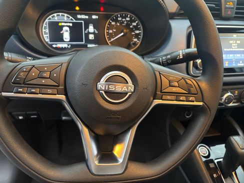 Used 2025 Nissan Versa SV image 25