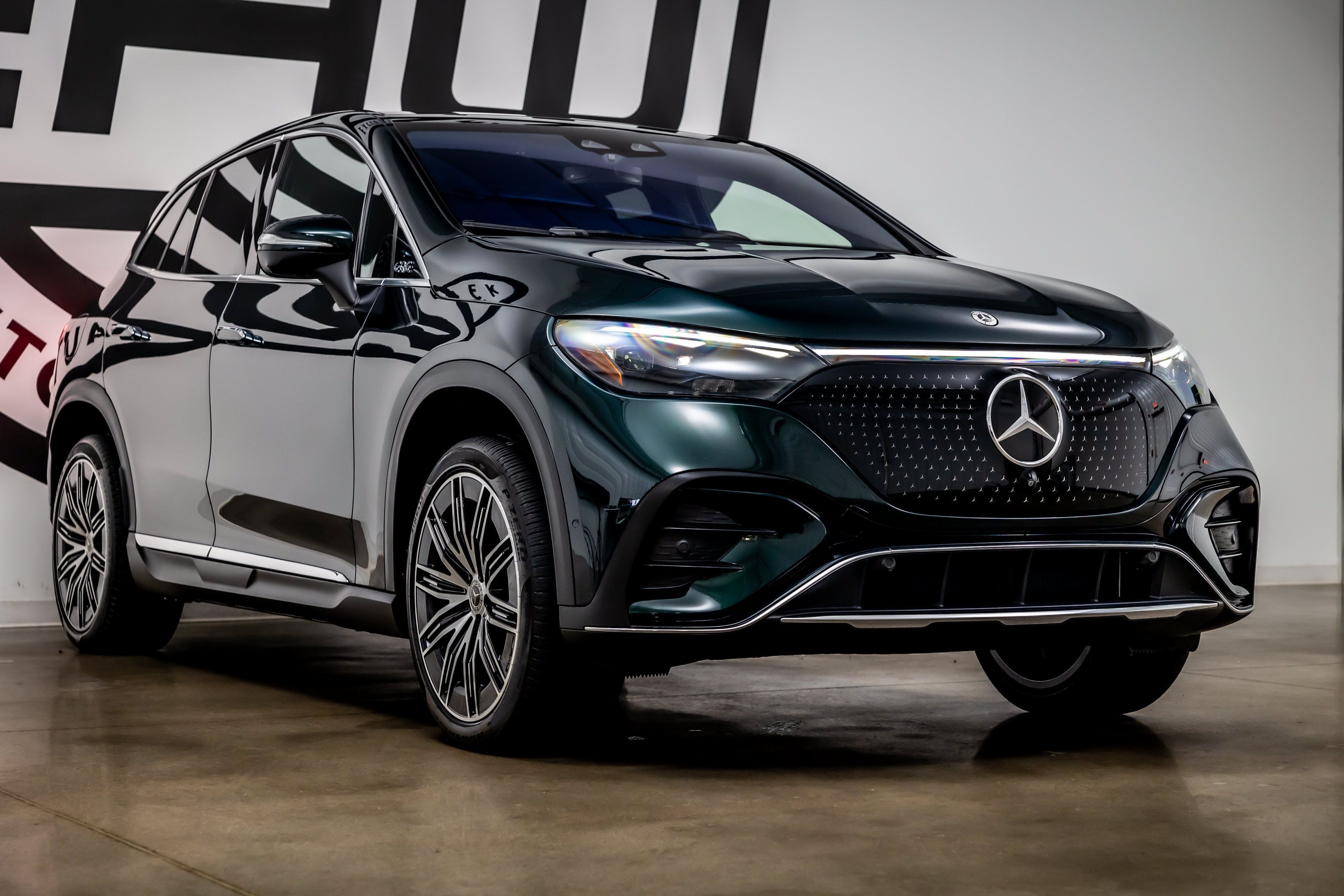 Used 2023 Mercedes-Benz EQE 500 4MATIC SUV image 27