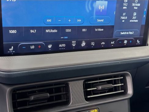 Used 2025 Ford Maverick XLT w/ XLT Luxury Package AWD/4WD image 19