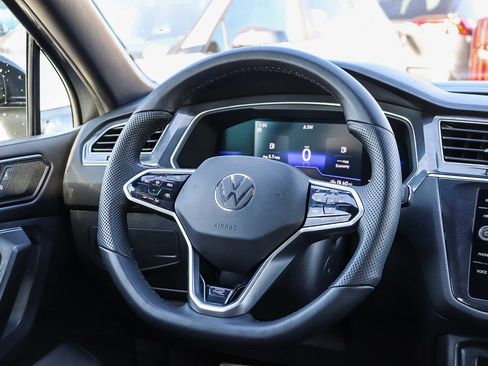Used 2022 Volkswagen Tiguan SE R-Line image 16