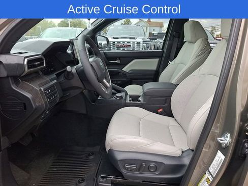 Used 2025 Toyota Tacoma Limited image 16