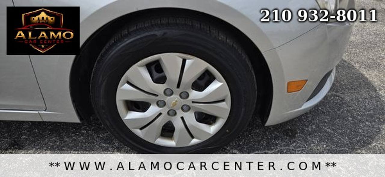 Used 2014 Chevrolet Cruze LS FWD image 12
