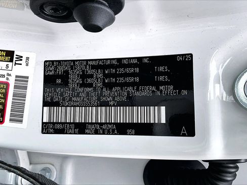 Used 2025 Toyota Highlander XLE FWD image 16