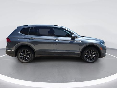 Used 2022 Volkswagen Tiguan SE FWD image 9