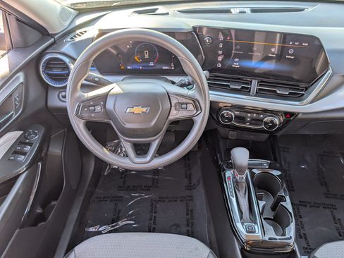 Used 2024 Chevrolet Trax LT FWD image 16