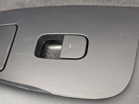 Used 2022 Tesla Model Y Long Range image 36