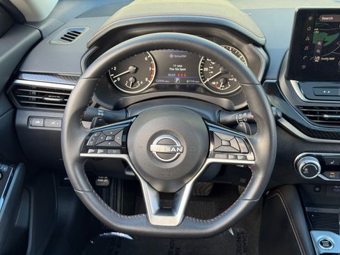 Used 2024 Nissan Altima 2.5 SR w/ SR Premium Package FWD image 19