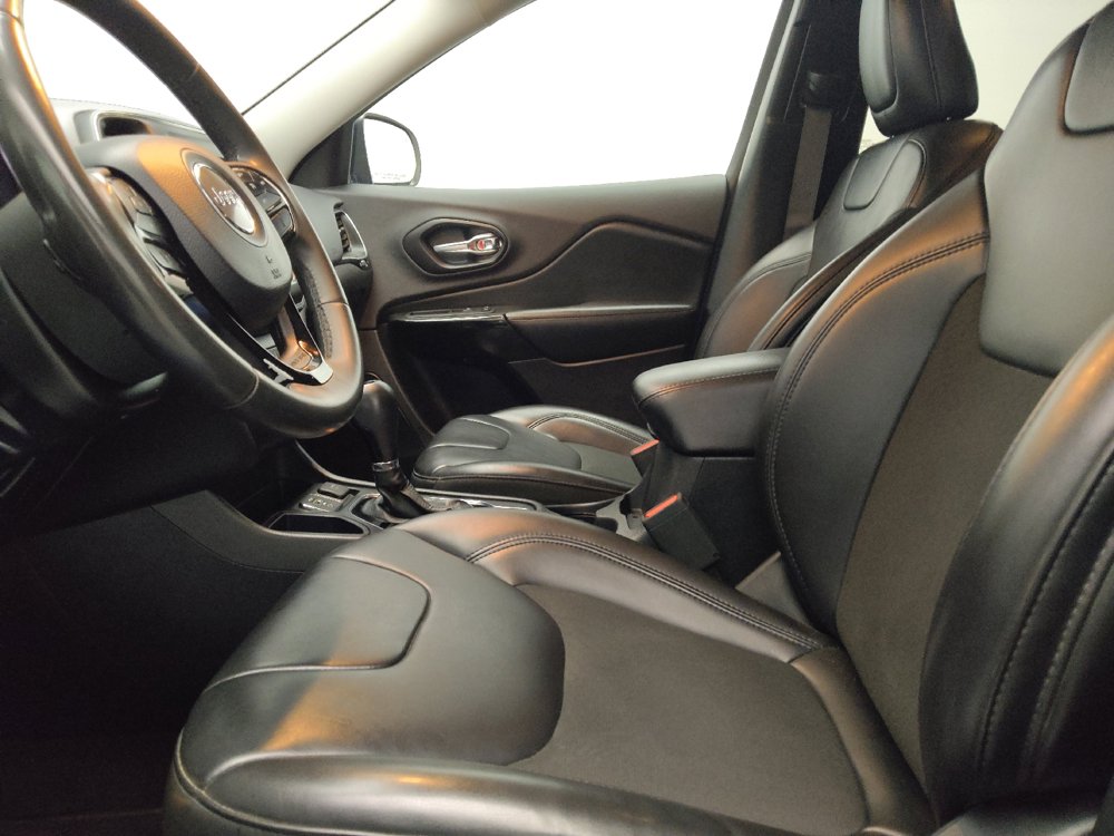 Used 2020 Jeep Cherokee Latitude Plus FWD image 17