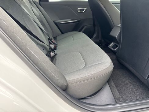 New 2025 Kia K4 LXS image 15