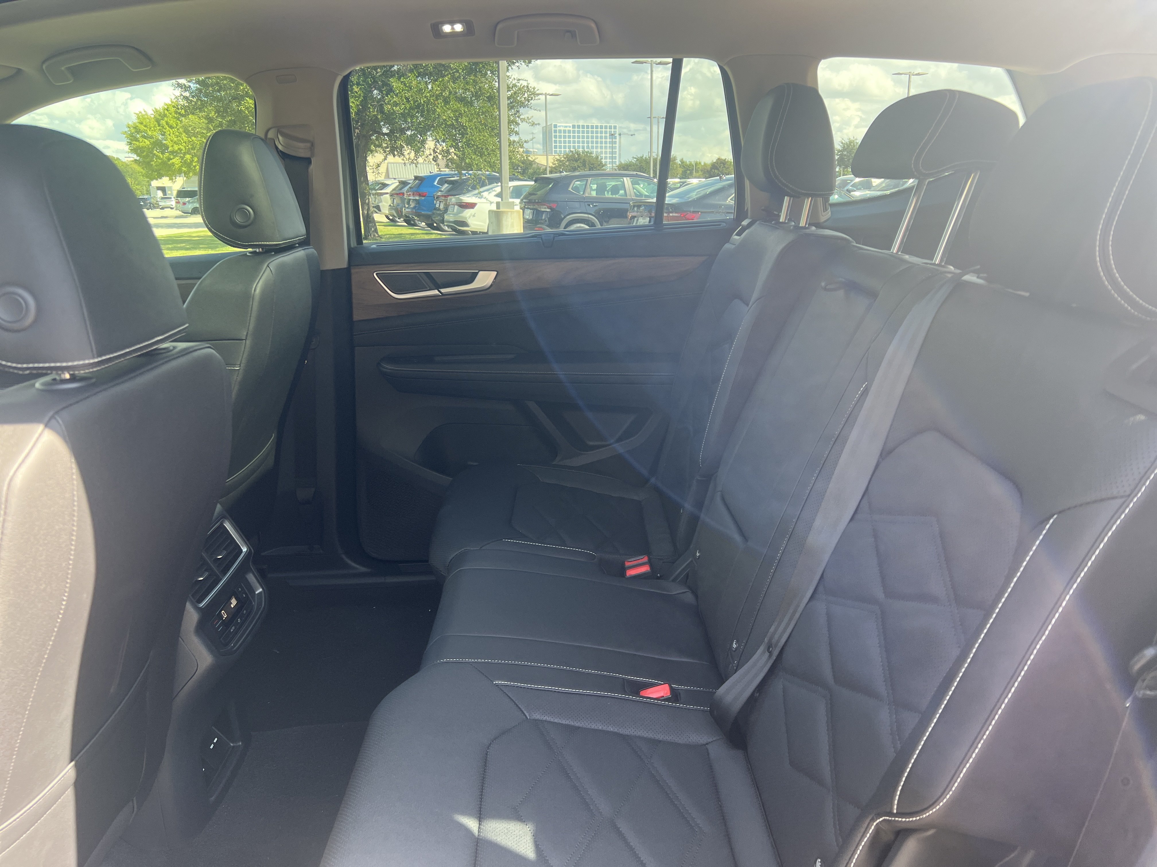 Certified 2026 Volkswagen Atlas SE FWD image 27