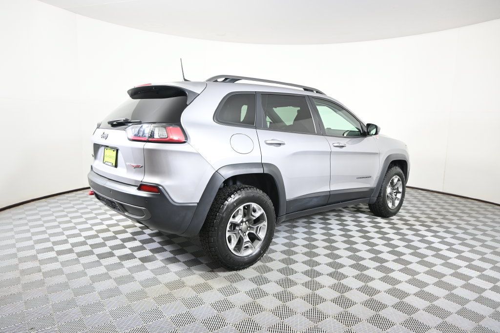 Used 2019 Jeep Cherokee Trailhawk AWD/4WD image 6